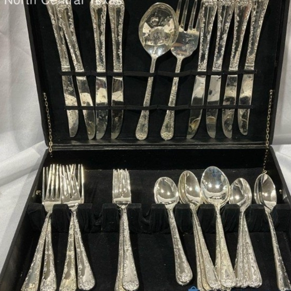 Vtg WM Rogers & Son Exquisite Silverware Flatware & Case